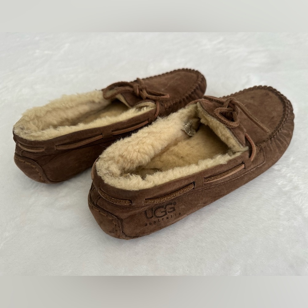 UGG Australia Women’s Size 9 Dakota Moccasin Slippers Brown Suede #5612